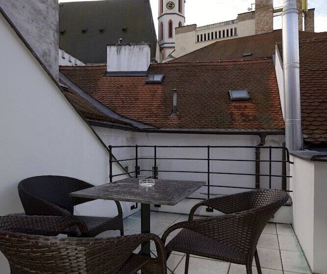 Deluxe Room, Grand