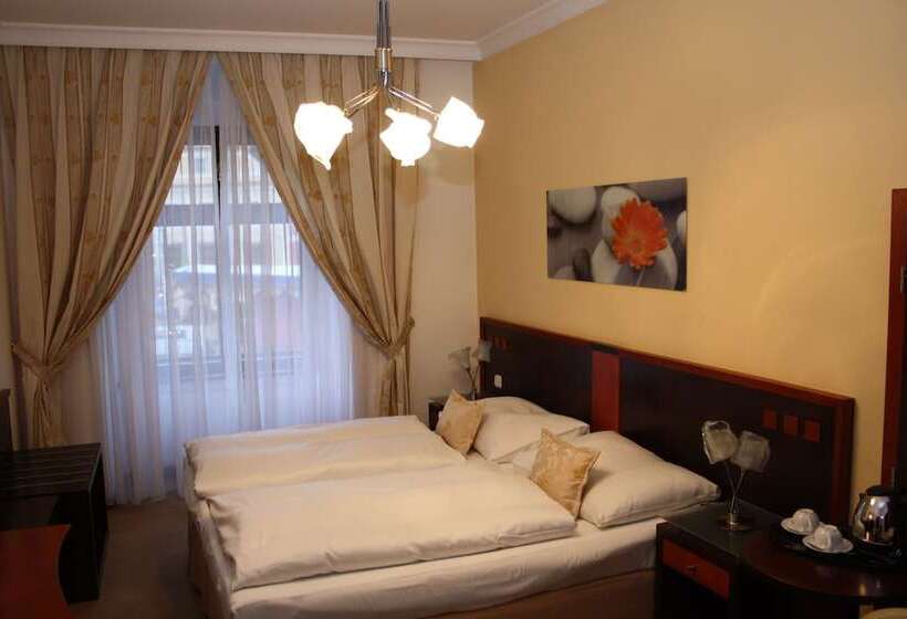 Standard Room, Grand