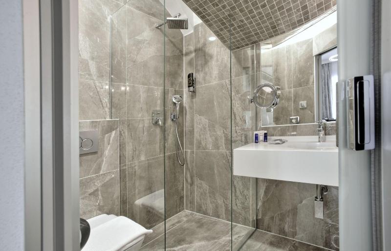 Deluxe Suite, Grand