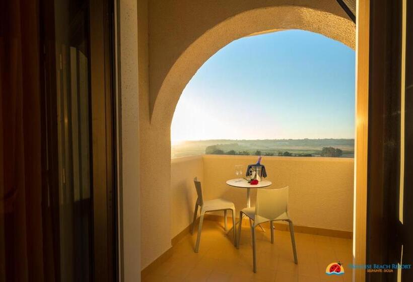 Трехместный Номер Стандарт с Балконом, Paradise Beach Resort