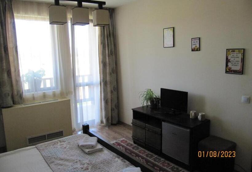 Номер Стандарт с Балконом, Guest House Belchin View