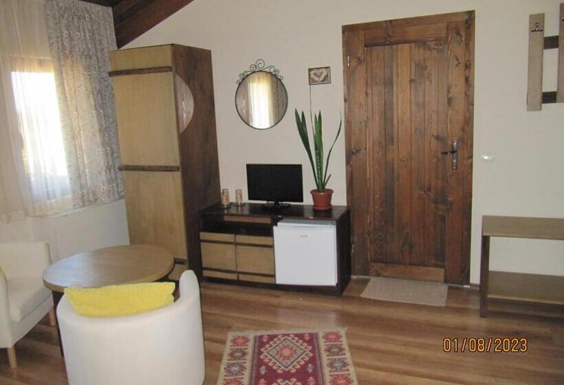 Номер Стандарт Трехместный, Guest House Belchin View