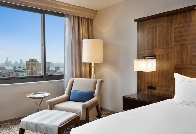 اتاق لوکس, Hilton New York Times Square