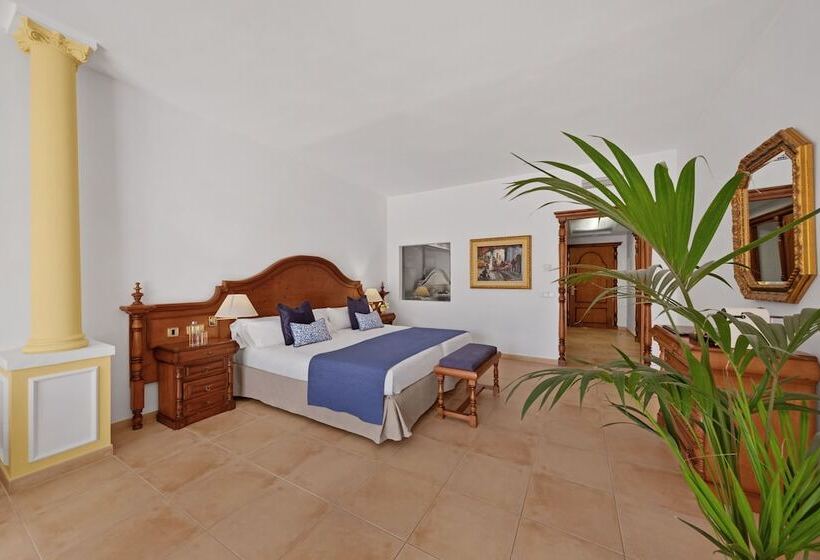 Люкс с Террасой, La Moraleja The Quiet Hotel   Adults Only