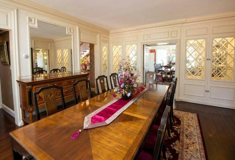 Номер Deluxe Кровать Кинг, Kingsbay Mansion And Vacation Rental Houses