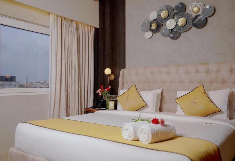 Büyük Çift Kişilik Yataklı Lüks Oda, Lazdana Hotel Bangalore
