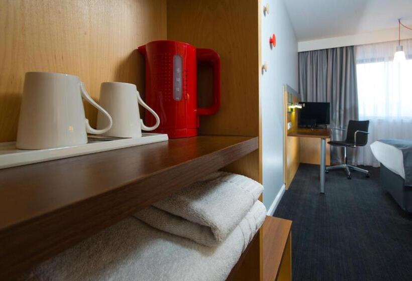 Номер Стандарт Адаптированный для Инвалидов, Holiday Inn Express Bedford, An Ihg