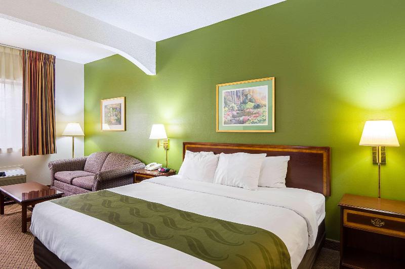 Номер Стандарт Адаптированный для Инвалидов, Holiday Inn Express London Stratford, An Ihg