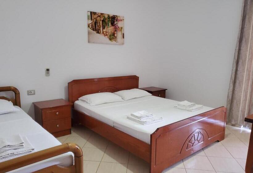 اتاق استاندارد سه تخته با بالکن, Vila Malo 1