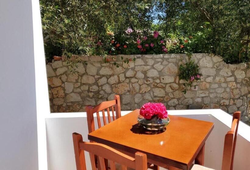 اتاق استاندارد سه تخته با بالکن, Vila Malo 1