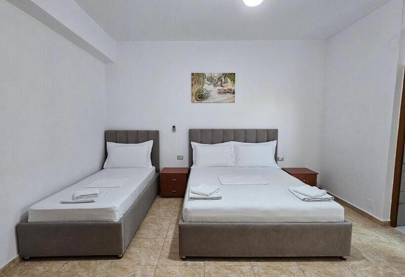 اتاق استاندارد سه تخته با بالکن, Vila Malo 1