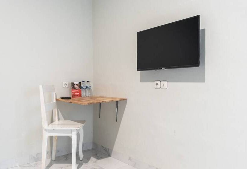 Номер Стандарт, Reddoorz Plus Near Rs Usu Medan 2