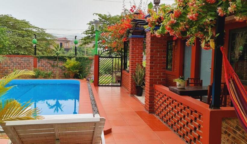 اتاق استاندارد با چشم‌انداز استخر, Vu S Homestay