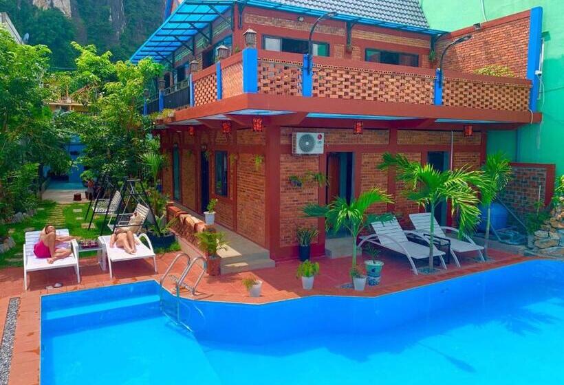 اتاق استاندارد با چشم‌انداز استخر, Vu S Homestay