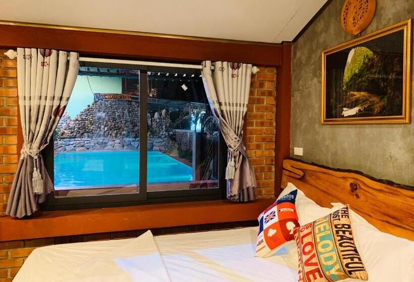 اتاق استاندارد با چشم‌انداز استخر, Vu S Homestay