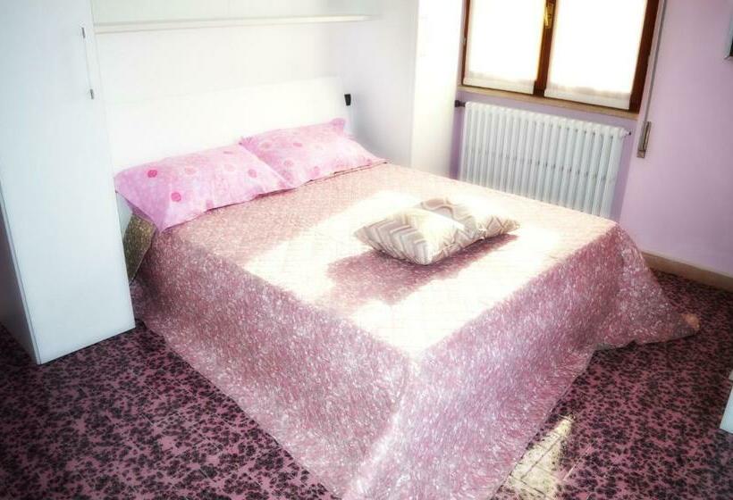 اتاق استاندارد با بالکن, The Swan B&b