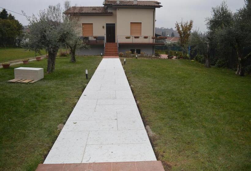 اتاق لوکس با چشم‌انداز استخر, The Swan B&b