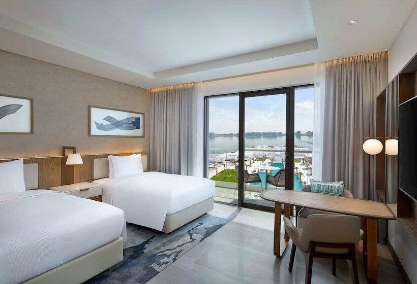 Номер Deluxe Вид на Бассейн, Hilton Abu Dhabi Yas Island