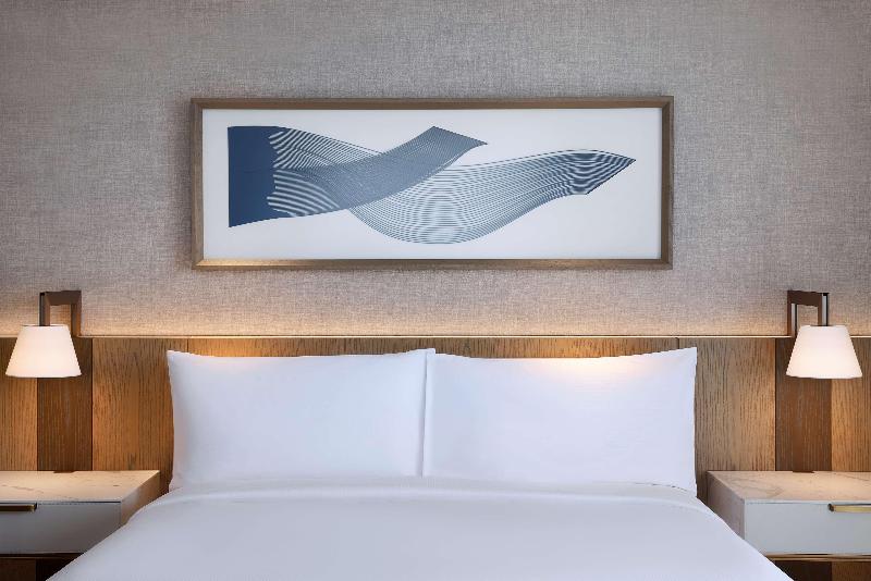 Номер Deluxe Вид на Бассейн, Hilton Abu Dhabi Yas Island