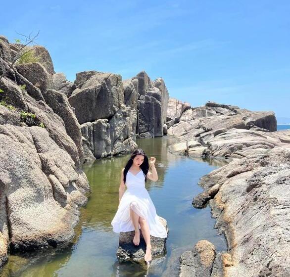 اتاق لوکس با بالکن, Khách Sạn Nghinh Phong Beach Tuy Hòa