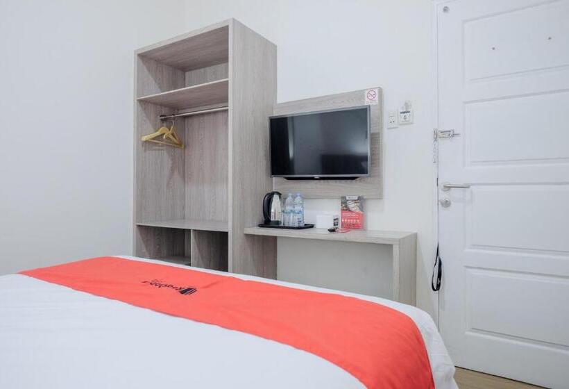 Номер Deluxe, Reddoorz Plus @ Jalan Juanda Medan