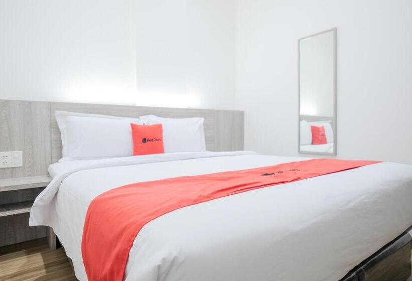 Номер Deluxe, Reddoorz Plus @ Jalan Juanda Medan