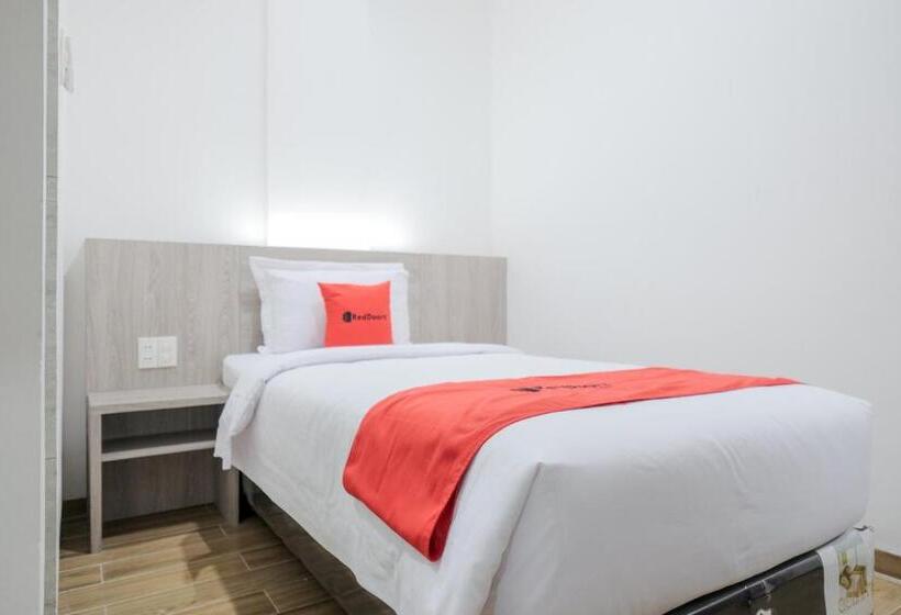 Номер Стандарт Индивидуальный, Reddoorz Plus @ Jalan Juanda Medan