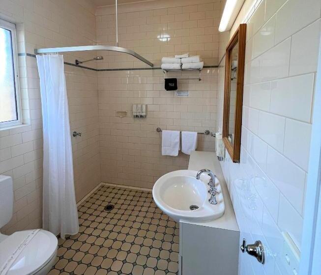 Четырехместный Номер Deluxe, Tumbarumba Motel & Elms Restaurant