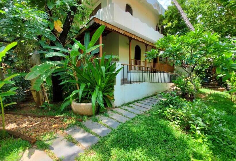 اتاق استاندارد با چشم‌انداز باغ, Kariappa House