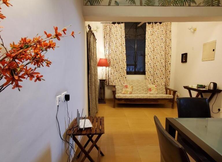 اتاق یک تخته با چشم‌انداز باغ, Kariappa House