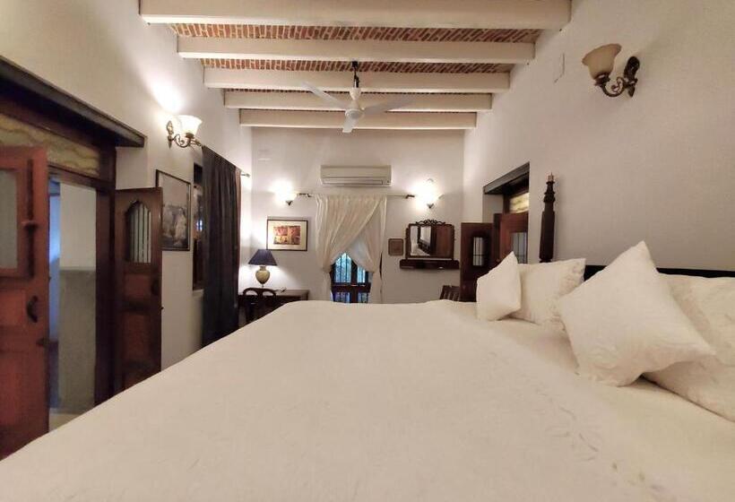 استودیوی لوکس, Kariappa House
