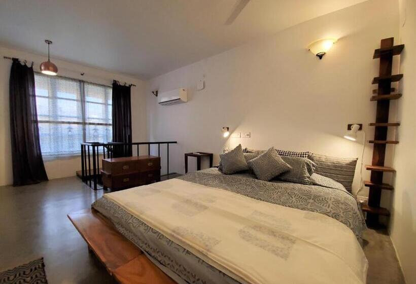 استودیو استاندارد با تخت کینگ, Kariappa House