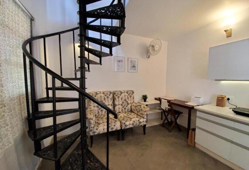 استودیو استاندارد با تخت کینگ, Kariappa House