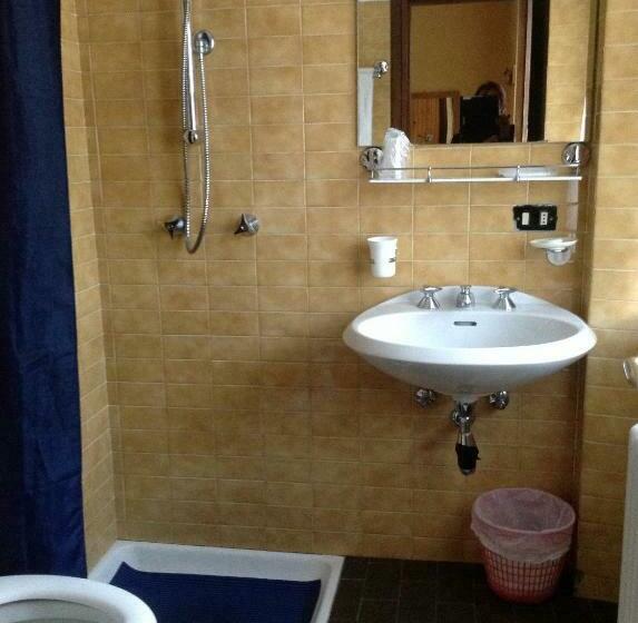 اتاق استاندارد سه نفره, Albergo Al Forte