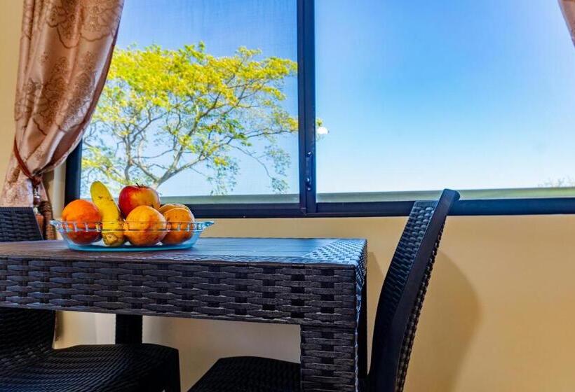 Семейный Номер, Cucuve Eco Hostal