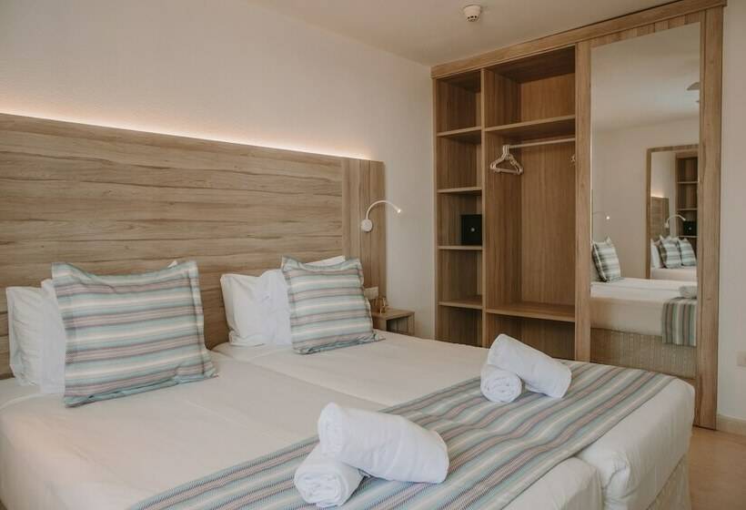 דירת חדר פרמיום עם נוף לבריכה, Aparthotel Playa del Sol - Adults Only