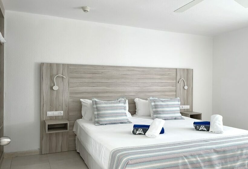דירת חדר פרמיום עם נוף לבריכה, Aparthotel Playa del Sol - Adults Only