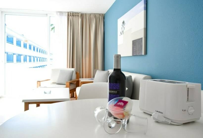 דירת חדר פרמיום עם נוף לבריכה, Aparthotel Playa del Sol - Adults Only