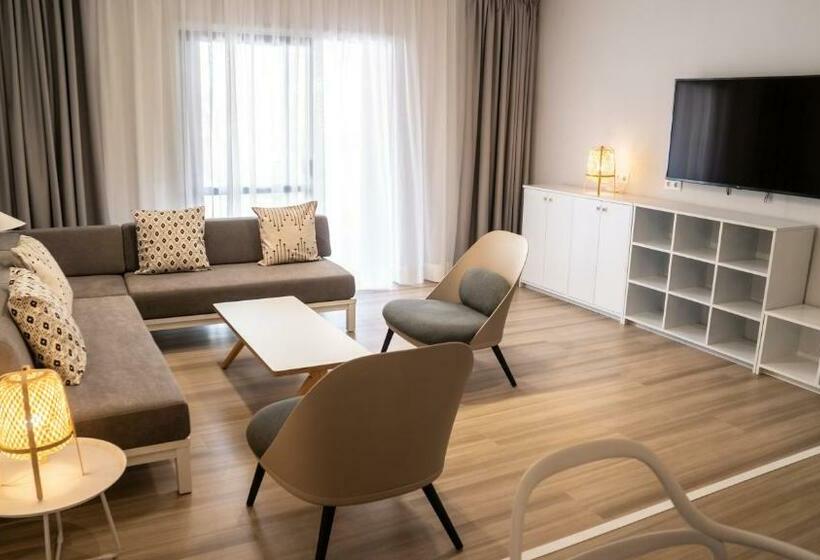 Вилла 3 Спальни, Coral Compostela Beach