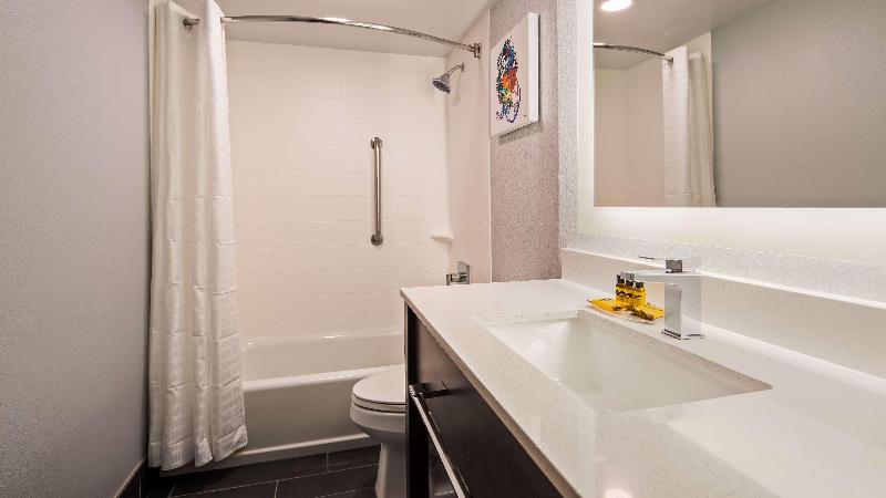 스위트 킹사이즈 침대, Best Western Plus Daytona Inn Seabreeze