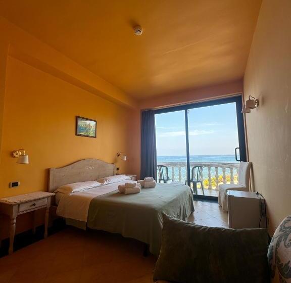 Habitación Deluxe Vista Mar con Balcón, La Playa Blanca