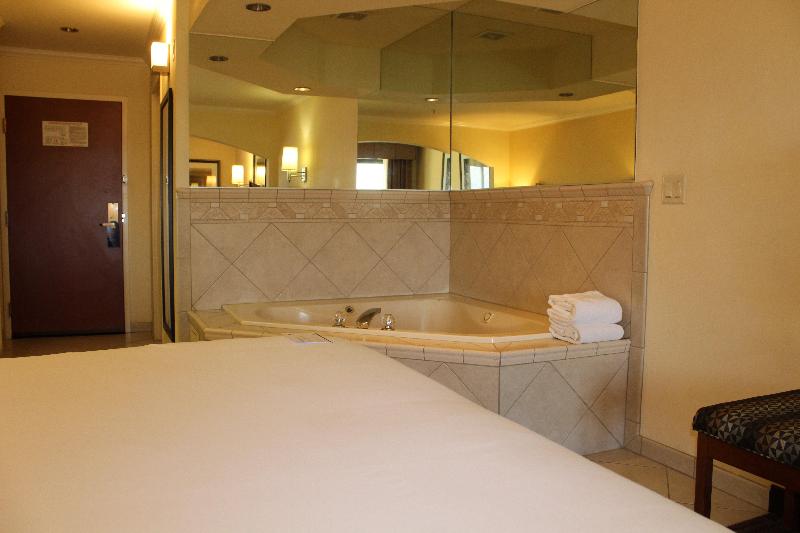 스위트 킹사이즈 침대, Holiday Inn Express Hotel & Suites Tucson Mall, An Ihg