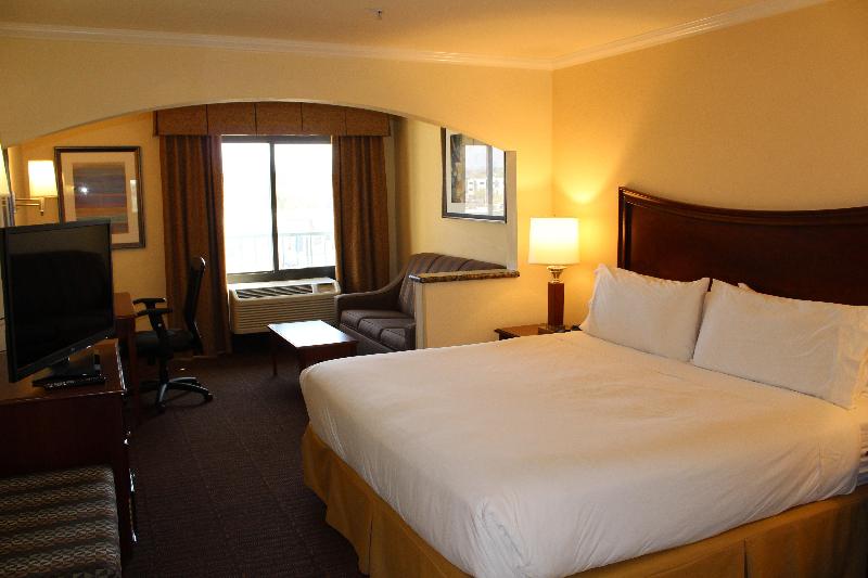 سوئیت با تخت بزرگ, Holiday Inn Express Hotel & Suites Tucson Mall, An Ihg
