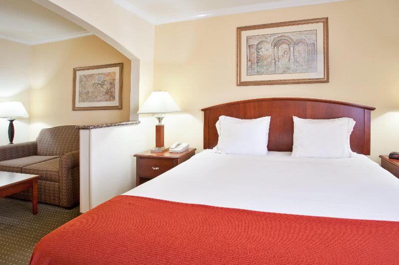سوئیت با تخت بزرگ, Holiday Inn Express Hotel & Suites Tucson Mall, An Ihg