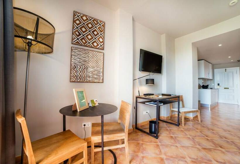 استودیوی استاندارد, Ona Lomas Village   La Manga Club