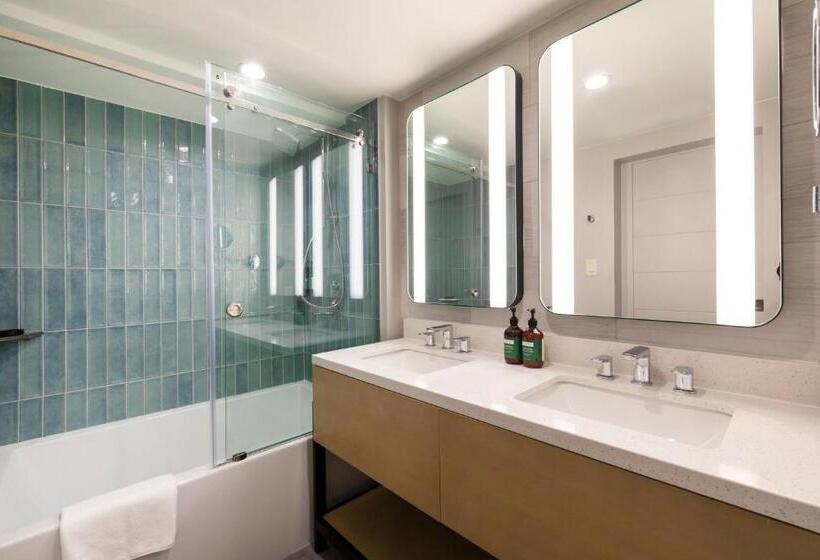 اتاق استاندارد با تخت بزرگ, Crowne Plaza Resort Saipan