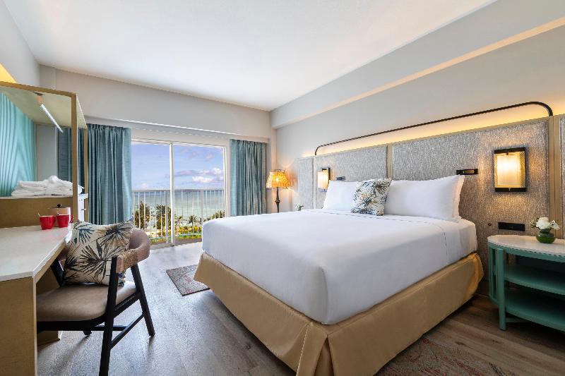 اتاق استاندارد با تخت بزرگ, Crowne Plaza Resort Saipan