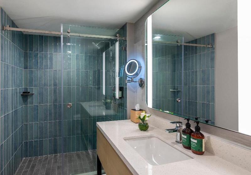 اتاق استاندارد با چشم‌انداز کوهستان, Crowne Plaza Resort Saipan