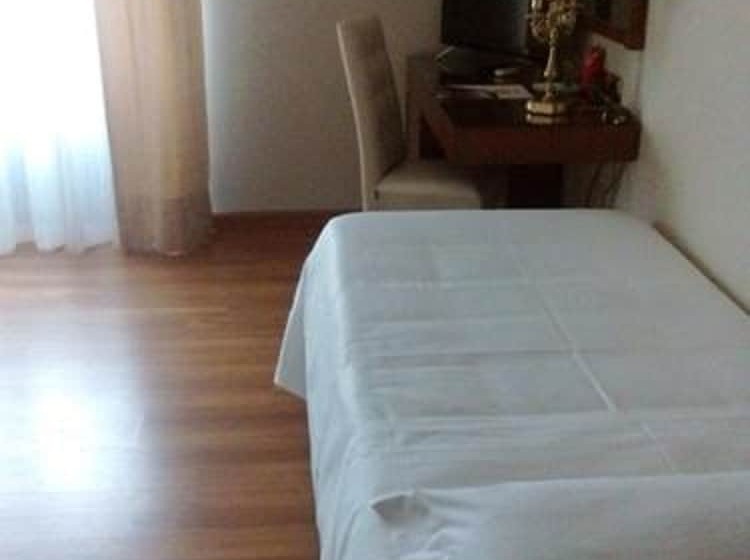 اتاق استاندارد سه نفره, Centrum