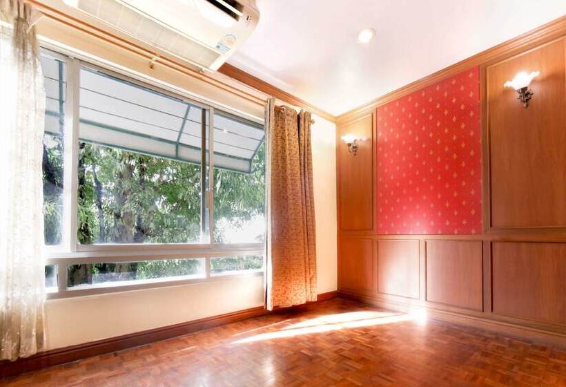 Quarto Deluxe, Royal Ivory Sukhumvit Nana